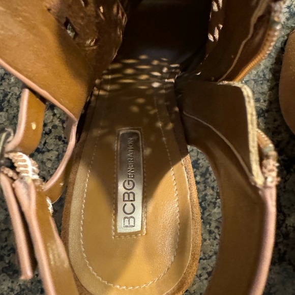 Cute!! BCBG Slightly used Suede Booties Camel color Size 9 1/2 4” heel Zip sides - Picture 11 of 15